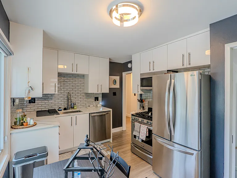 1328 McLean Ave — Photo 12