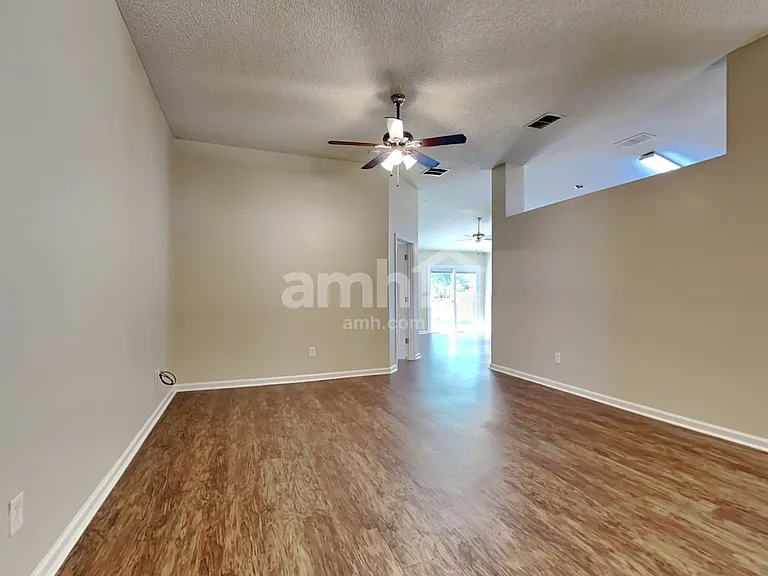 840 Mackenzie Circle St — Photo 5
