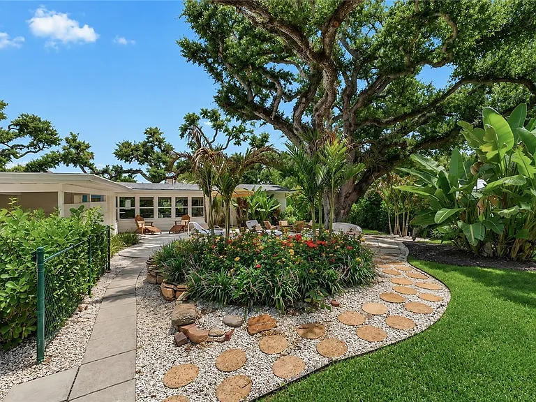 524 Live Oak Rd — Photo 31