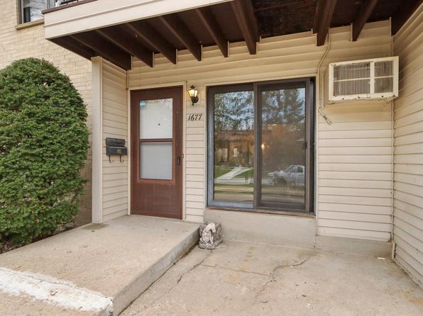 1677 South Coachlight DRIVE, New Berlin, WI 53151