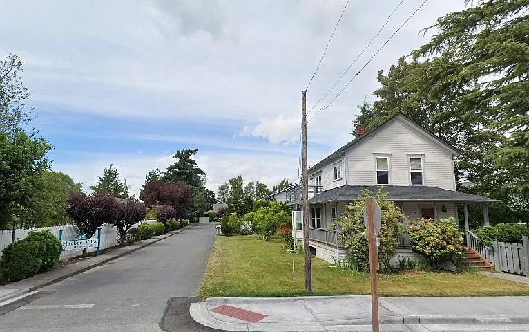 401 State St #401 — Photo 3