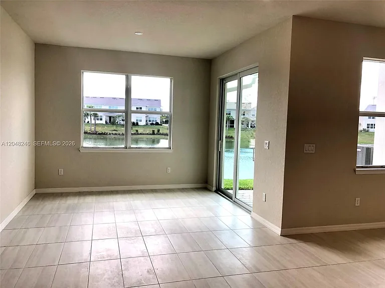 4984 Greenway Dr — Photo 8