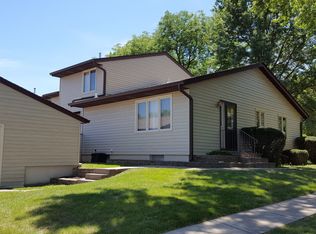 3772 Cedarwood Ct, Bettendorf, IA