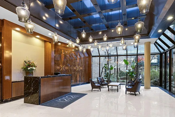 Rented by SERHANT. | media 9