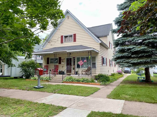 1410 N 16th St, Escanaba, MI 49829