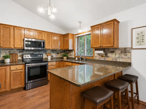 8420 Timberwood Ct, Woodbury, MN 55125