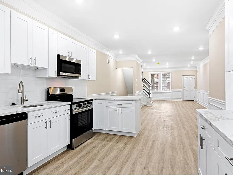 806 S 56th St — Photo 3
