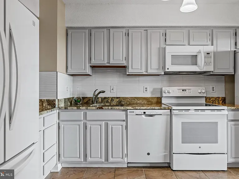 3709 S George Mason Dr E #1609 — Photo 2