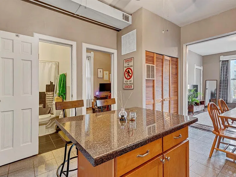 1410 N Maplewood Ave #2 — Photo 8