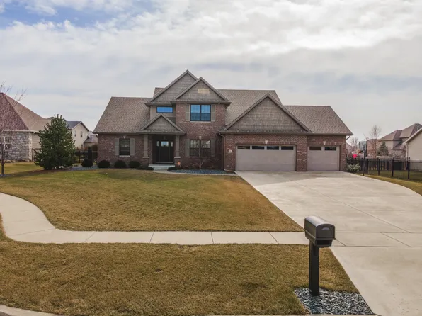 7 Ann Arbor Ct, Bloomington, IL 61705