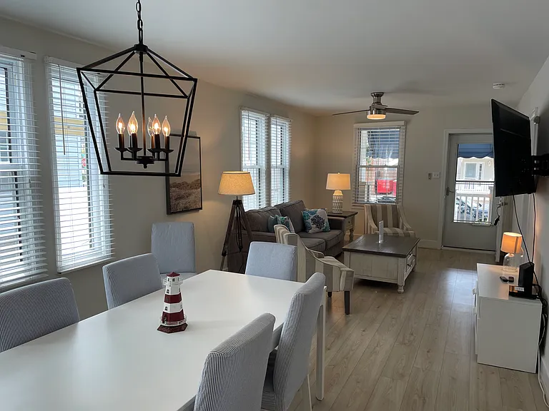 711 1st St #1 — Photo 3