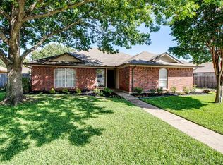 102 Brandy Ln, Waxahachie, TX 75165