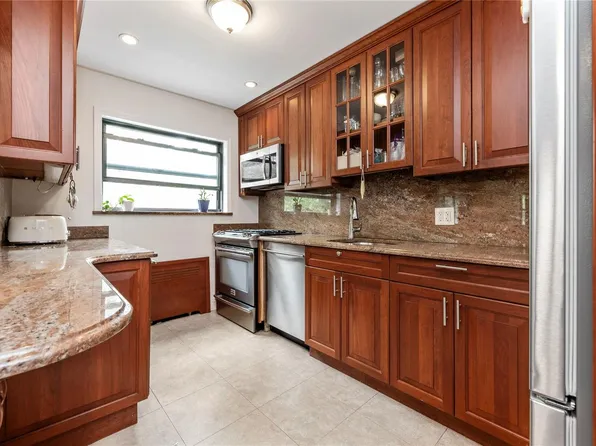 218-02 73rd Avenue image 13 of 18