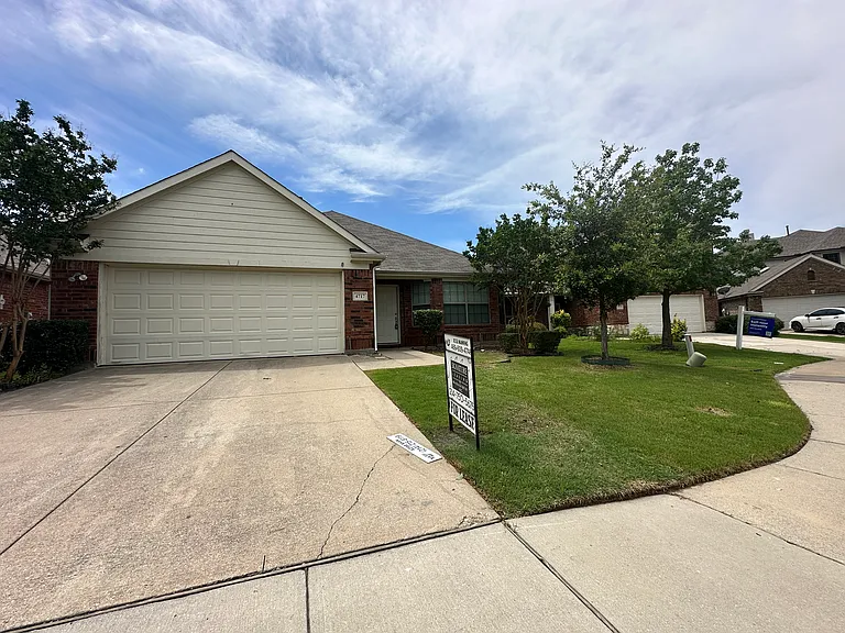 4717 Worchester Ln — Photo 9