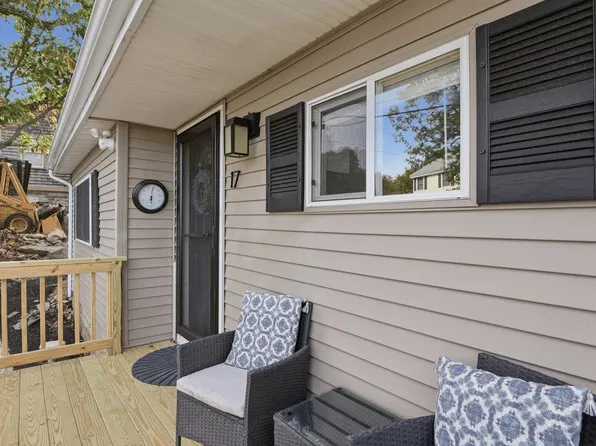 17 Overlook Rd, Weymouth, MA 02189