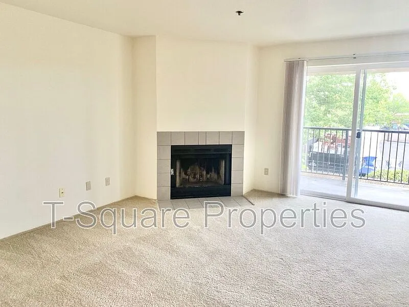 2 bed, 1.0 bath, 815 sqft, $1,495 — Photo 2