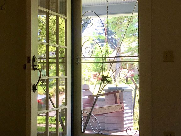 Screen door detailing 