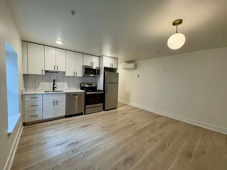415 Saint Paul St — Photo 9