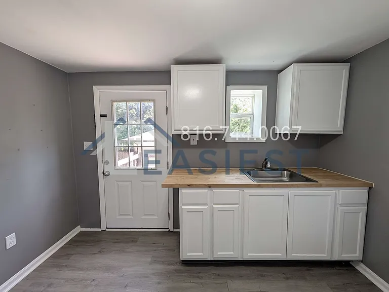 5102 NE 47th Ter — Photo 8