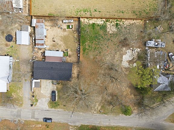 4th image of 104 S Main St