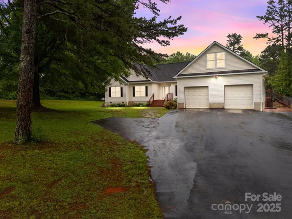 140 Ribbon Cir, Lincolnton, NC 28092