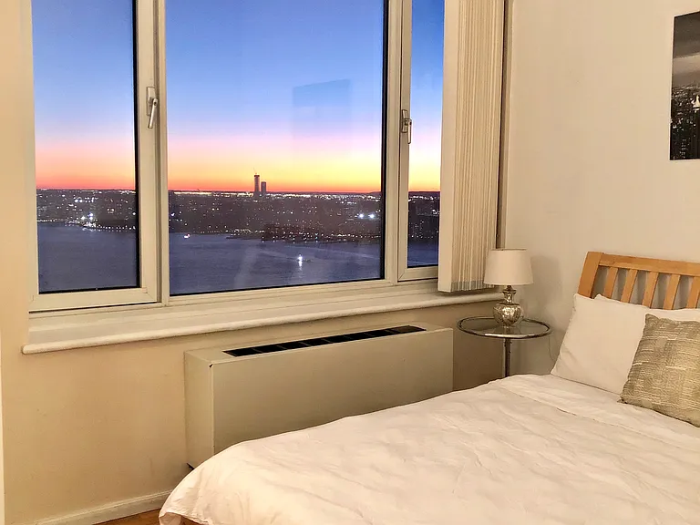 635 W 42nd St #45H — Photo 4