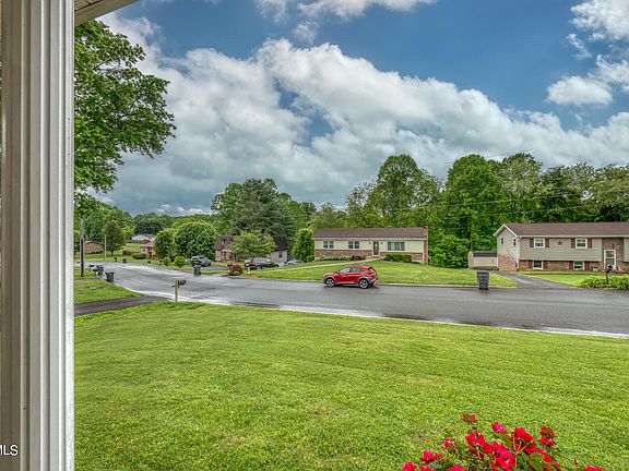 5th image of 236 Wildwood Dr