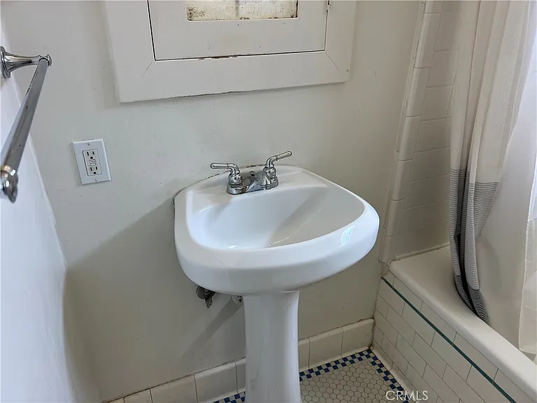136 Poinsettia Ave — Photo 22