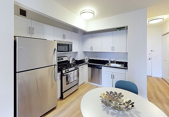 4th image of 20 West St APT 14D