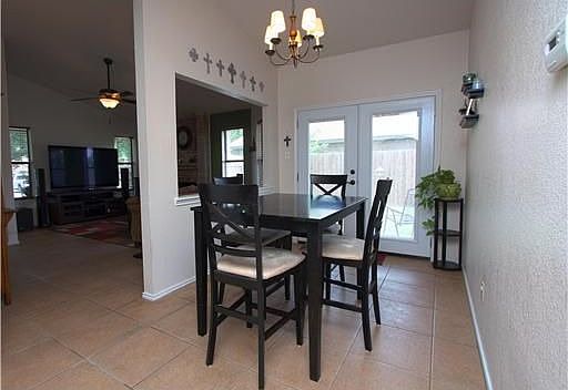 4th image of 1102 Buttercup Cir
