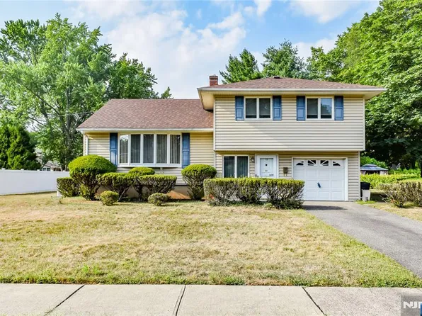10 Rutgers Ct, Wayne, NJ 07470