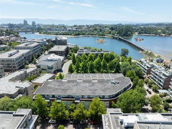 380 Waterfront Cres #201, Victoria, BC V8T 5K3