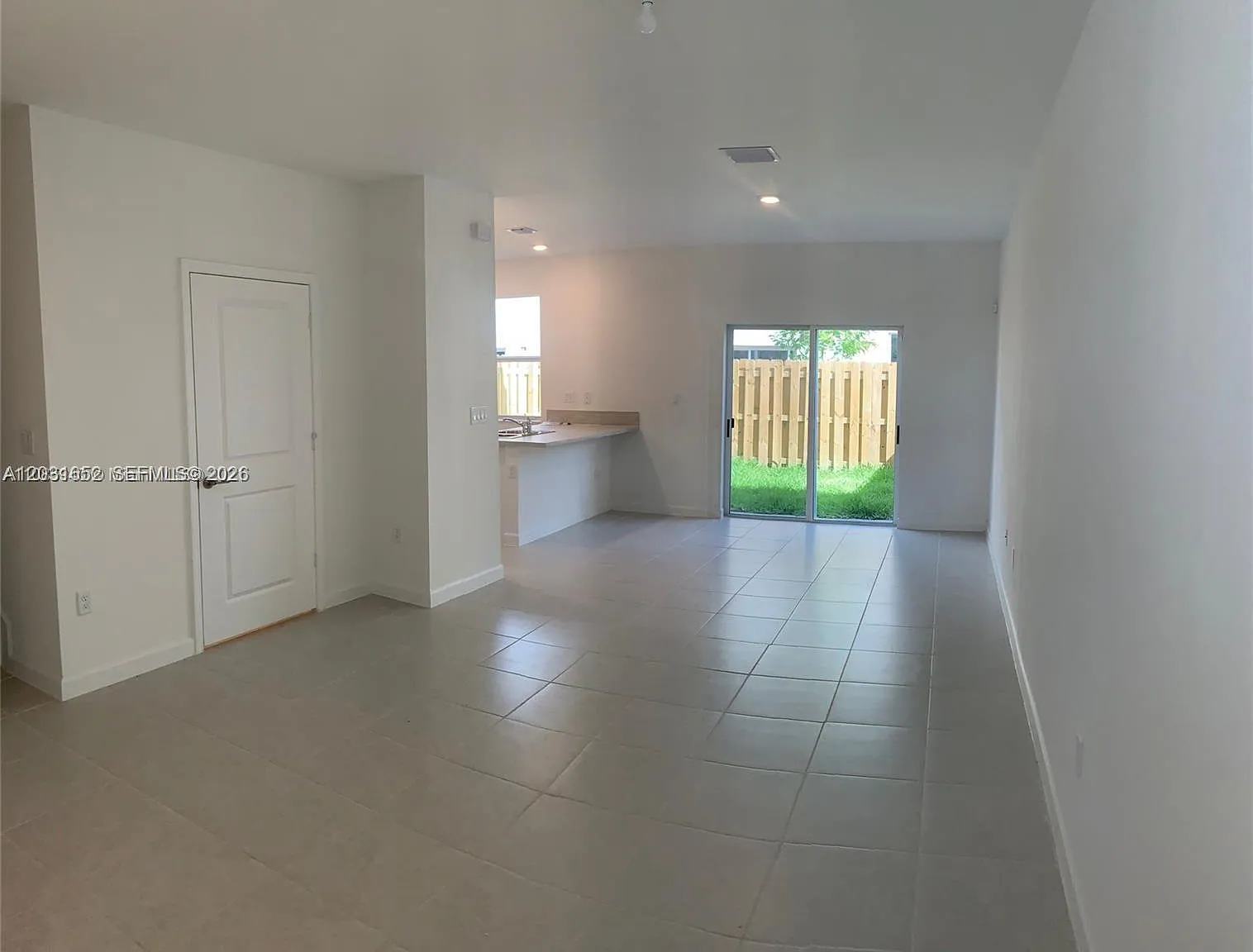 Keys Gate Residence — Photo 3