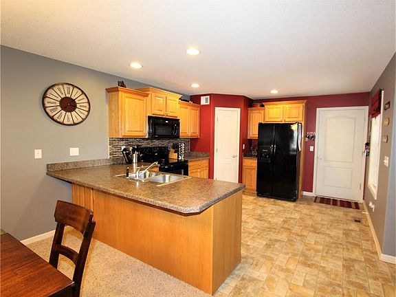 5th image of 803 N Willow Point Cir
