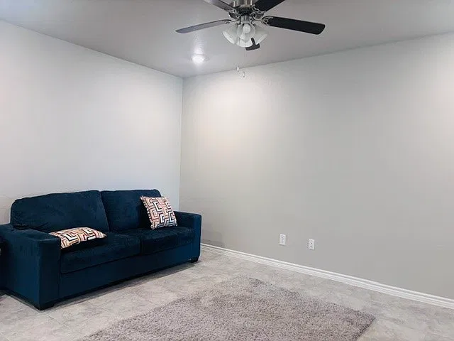 3 bed, 2.0 bath, 1415 sqft, $2,300 — Photo 2