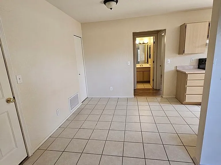 6035 N Rockland Dr #B — Photo 3