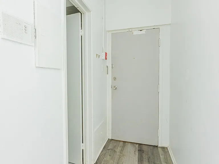 225 Gladstone Ave #103 — Photo 21