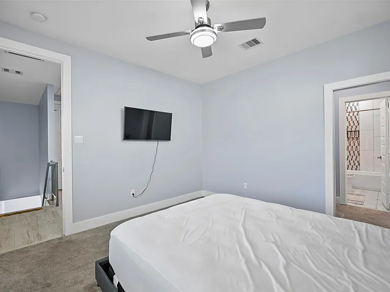 2413 Pease St — Photo 22