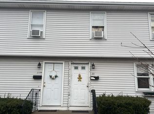29 Pine St, Riverside, RI 02915