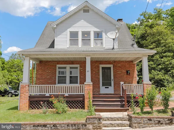 211 E North St, Waynesboro, PA 17268