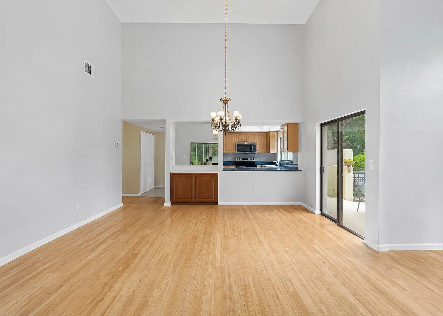 2 bed, 2.0 bath, 1354 sqft, $3,000 — Photo 3