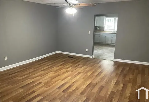 3 bed, 1028 sqft, $1,300 — Photo 3