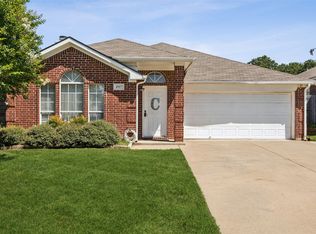 4917 Bradley Ln, Arlington, TX 76017