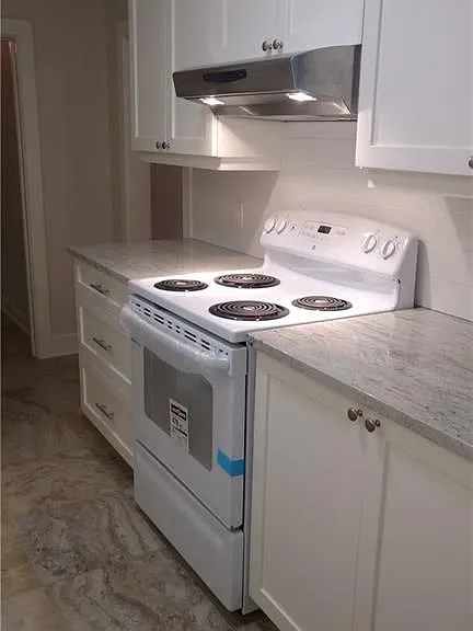 568 Gladstone Ave — Photo 6