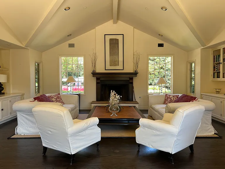647 Tabor Ln — Photo 9