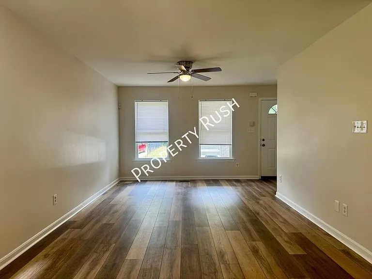 709 N Holly St — Photo 5
