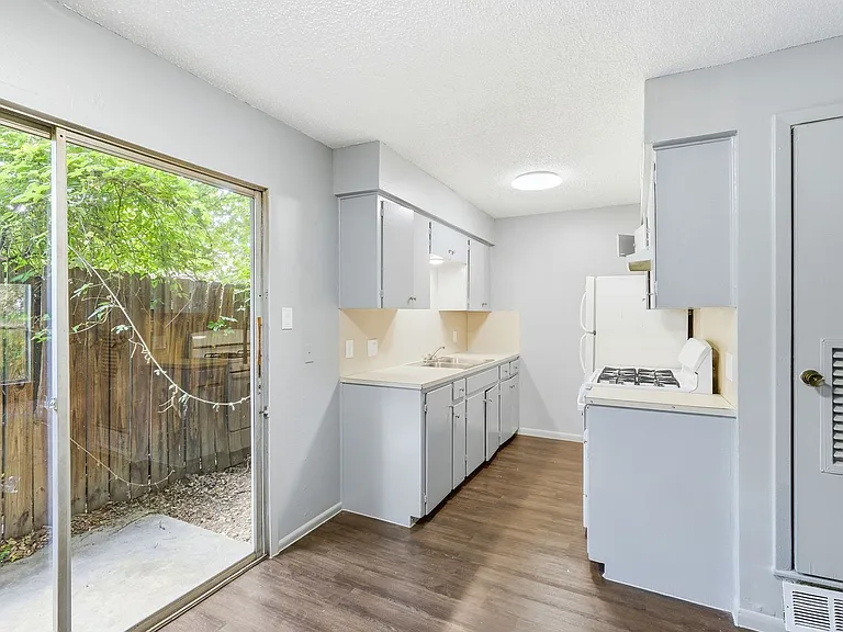 2319 Greenfield Pkwy — Photo 44