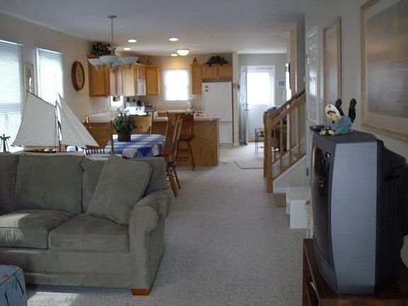 2nd image of 212 E Morning Glory Rd #212