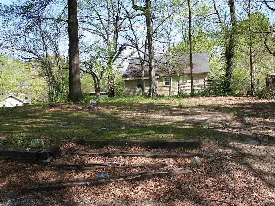 726 Tucker St, Dyersburg, TN 38024 Zillow