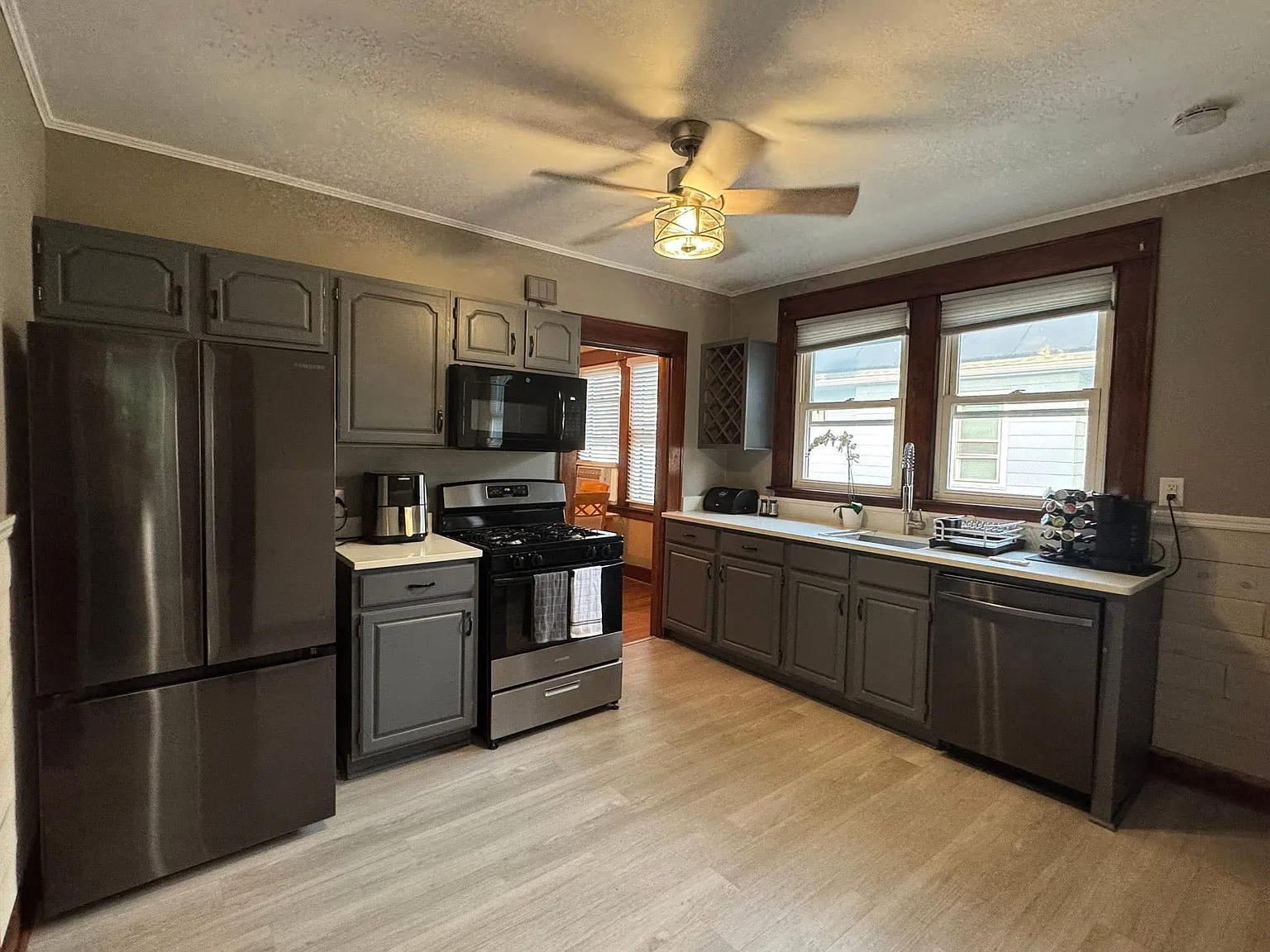 2 bed, 1300 sqft, $2,300 — Photo 2